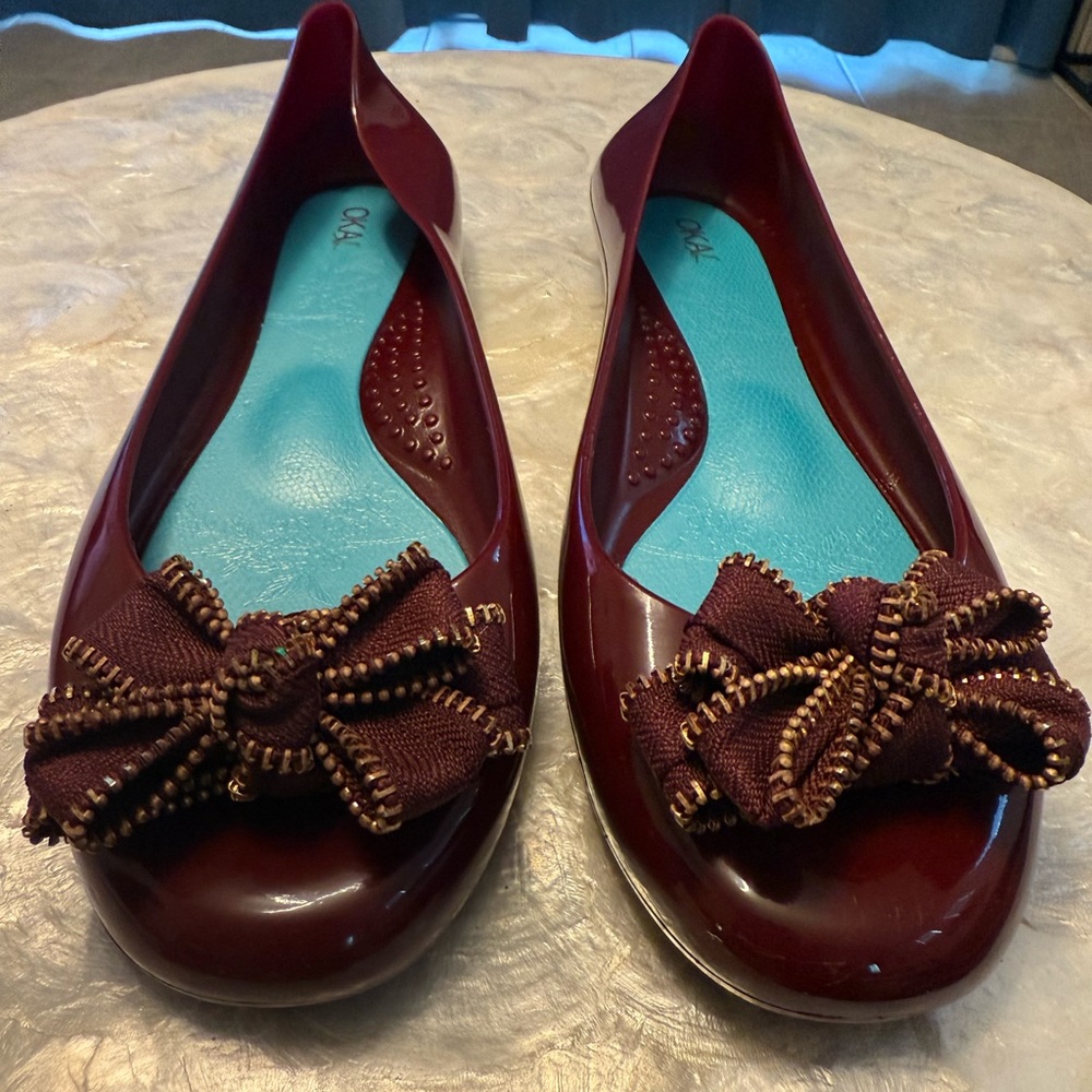 OKA b. Burgundy Flats with Bow Detail